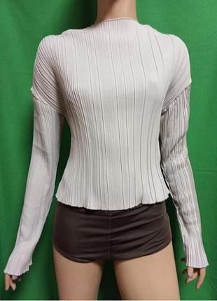 Блуза гофре с вырезом "лодочка", и удлинёнными рукавами na-kd.