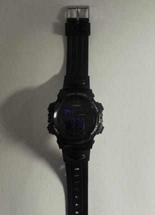 Спортивные электронные водонепроницаемые часы honhx