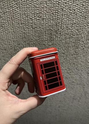 Маленька коробочка коробка для зберігання бляшанка