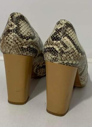 Женские полностью кожаные фирменные туфли 39р. 25см3 фото