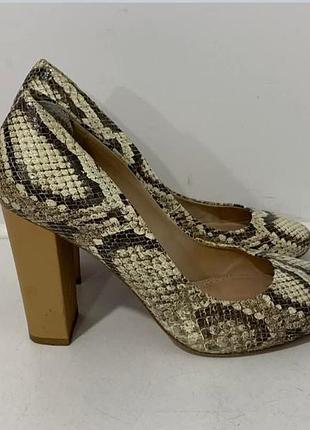 Женские полностью кожаные фирменные туфли 39р. 25см2 фото