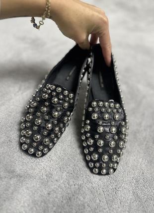 Zara orijinal лакові шкіряні лофери балетки туфлі з шипами з закльопками