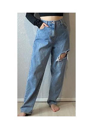 Актуальні джинси мом, з рваностями, стильні, модні, трендові