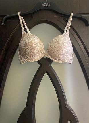 Шикарный, базовый, бюстгальтер, в бело кремовлма, цвете, от дорогого бренда: m&amp;s 👌