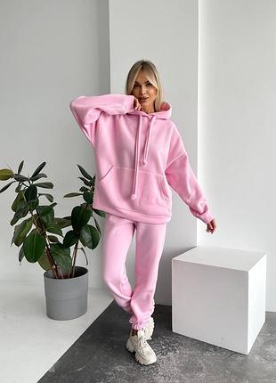 Розовый спортивный костюм