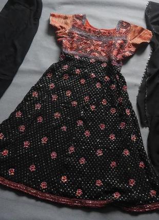 Індійське східне плаття, анаркалі, сарі.