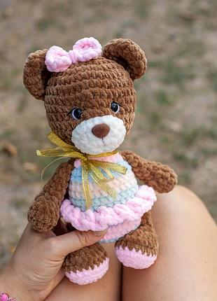 Ведмедик в'язаний плюшевий. м'яка плюшева в'язана іграшка ведмежа. в'язаний мішка