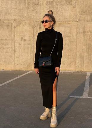 Женское долгое теплое платье с разрезом на ноге