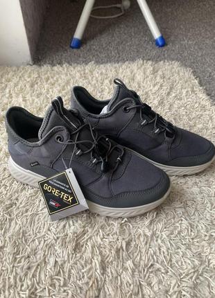 Классные кроссовки gore tex