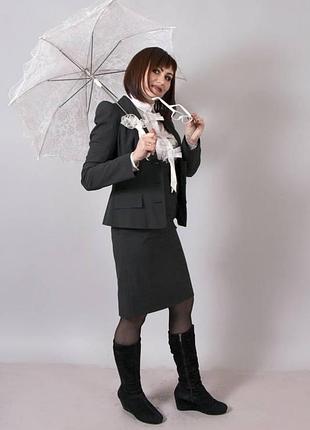 Деловой женский брендовый костюм ( юбка, пиджак, жилетка, рубашка)