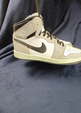Nike air jordan 1. высокие демисезонные кроссовки. унисекс. размер 40 стельки 25, 5 см.
