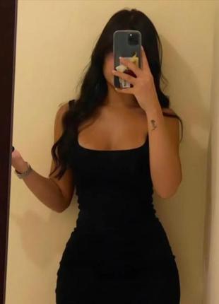 Гарна сукня міді з квадратним вирізом