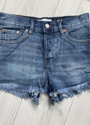 Жіночі сині короткі шорти mango тренд 2024 джинсовые шорты с бахромой по низу3 фото