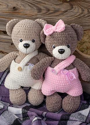 В'язаний ведмедик плюшевий. в'язана м'яка плюшева іграшка ведмежа. в'язаний мішка