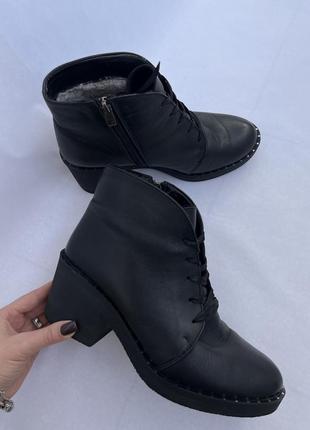 Кожаные ботинки