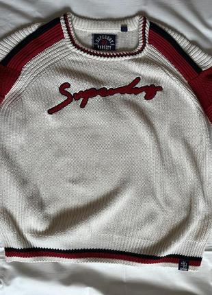 Белый свитер