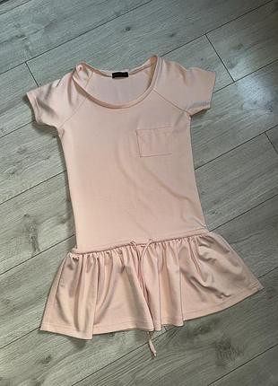 Сукня жіноча блідо рожевого кольору підійде для дівчинки підлітка