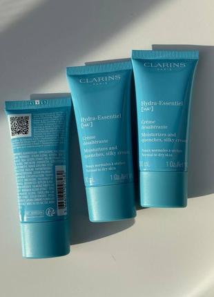 Денний крем для нормальної та сухої шкіри обличчя clarins hydra-essentiel moisturizes