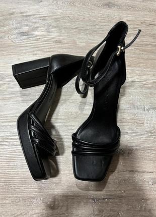 Босоніжки квадратний ніс marco tozzi