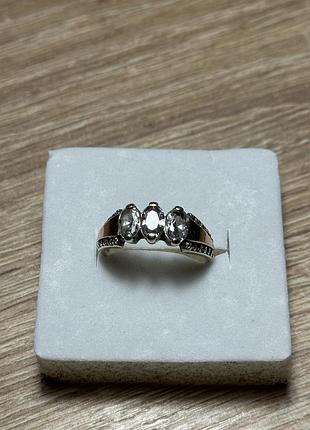 Серебряное кольцо с золотой вставкой
