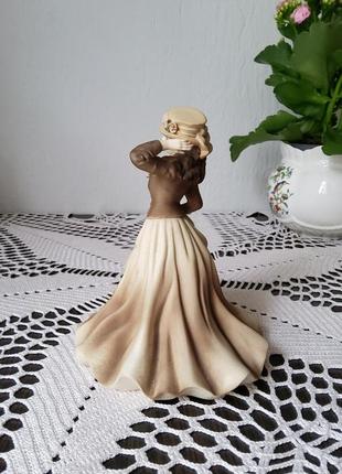 Фарфоровая коллекционная статуэтка coalport meg.5 фото