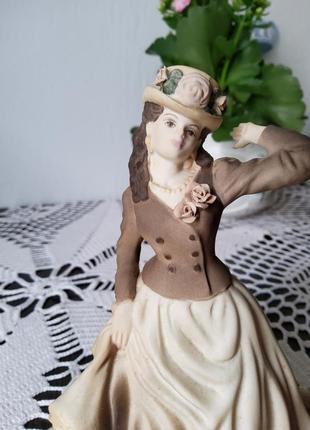 Фарфоровая коллекционная статуэтка coalport meg.2 фото