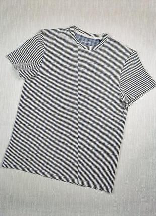 Стильна чоловіча футболка