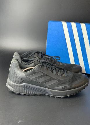 Кроссовки adidas terrex