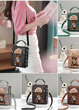 Маленькая женская сумка под рептилию с мишкой , лаковая мини сумочка с медведем для девушки