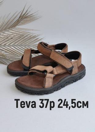 Новые кожаные сандалии teva