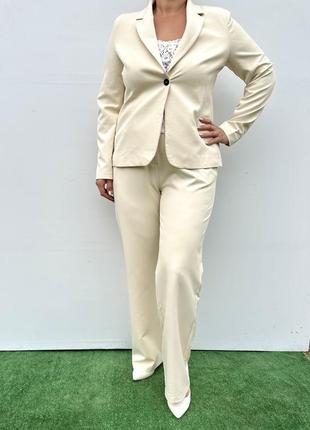 Костюм
