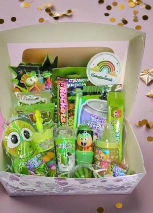 Бокс із солодощами на день народження для хлопчика, солодкий подарунок для дитини