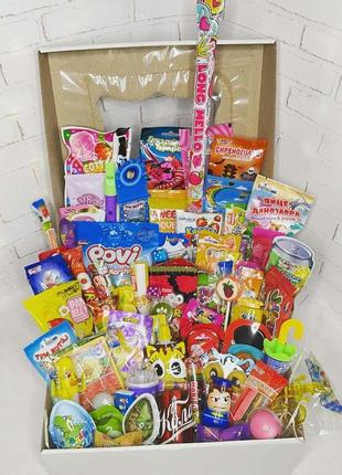 Оригінальний подарунковий бокс з цукерками та іграшкою, сюрприз для хлопчика, велика коробка із солодощами
