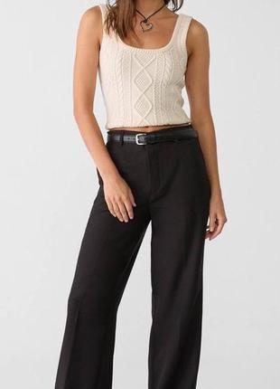 Брюки чорного кольору ( в комплекті з ремінцем)