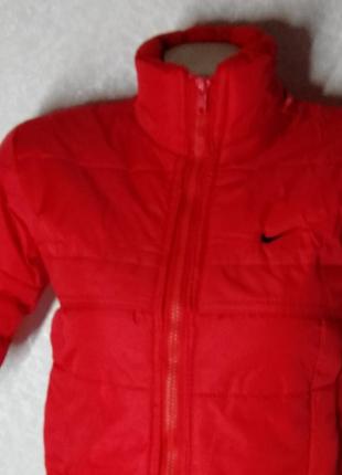 Красива фірмова , червона куртка