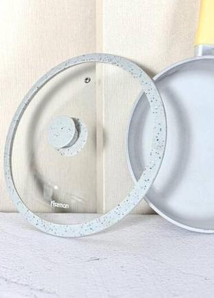 Крышка стеклянная fissman arcades ø28см с силиконовым ободом (светло-серый мрамор)