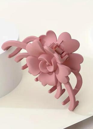 Матова пластікова заколка краб пудрового кольору