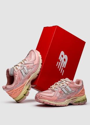 Женские кроссовки new balance 1906 utility "lunar new year" pink