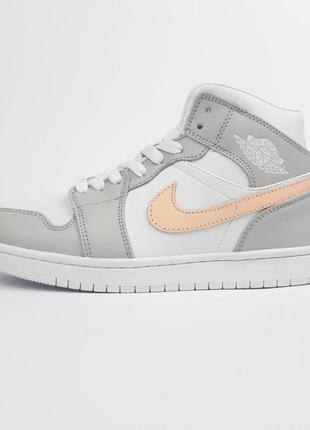 Зимние женские кроссовки Infrared air jordan 1 retro white grey peach winter fur джордан белого с серым и персиковым цветами мех