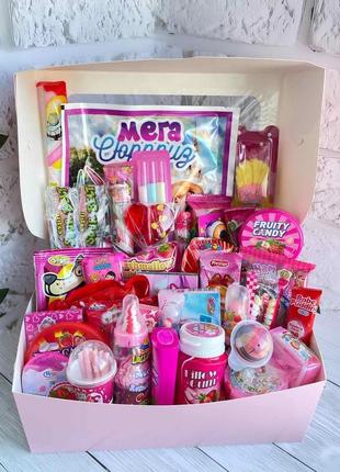 Подарунок-сюрприз на день народження дівчинці, велика коробка з цукерками та іграшкою