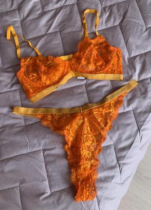 Шикарний яскравий комплект білизни