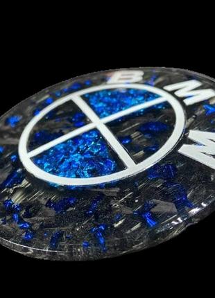 Емблема bmw з карбоновою текстурою та ефектом глибокої синяви на капот 82 мм у стилі космічного каменю