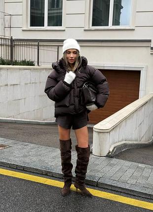 Зимовий укорочений пуховик