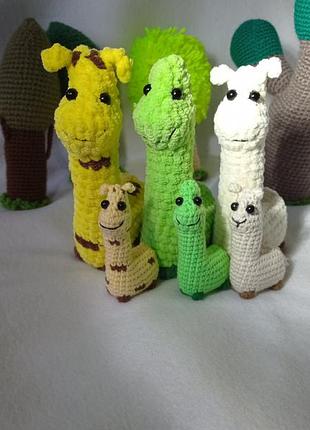Жирафа, лама, динозавр, іграшки