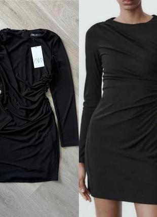 Новое черное мини платье драпированное с длинным рукавом zara m с драпировкой