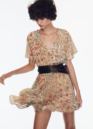 Короткое платье с принтом от zara, размер xs*