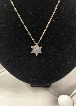 Ланцюжок із кулоном сніжинка