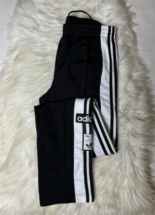 Спортивные штаны adidas