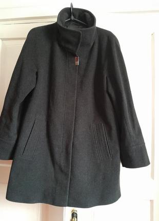 Елегантне,фірмове натуральне напів.пальто