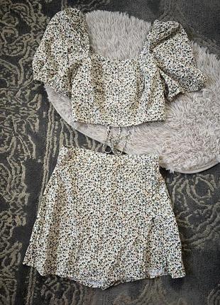 Красивый костюм из льна юбка/шорты и топ zara